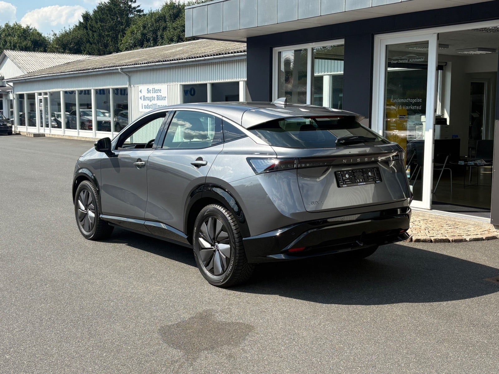 Sølv Nissan Ariya fra 2025