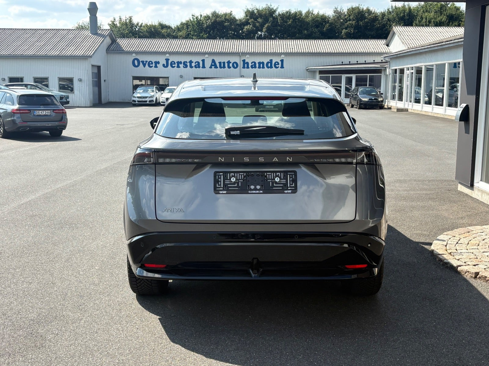 Sølv Nissan Ariya fra 2025