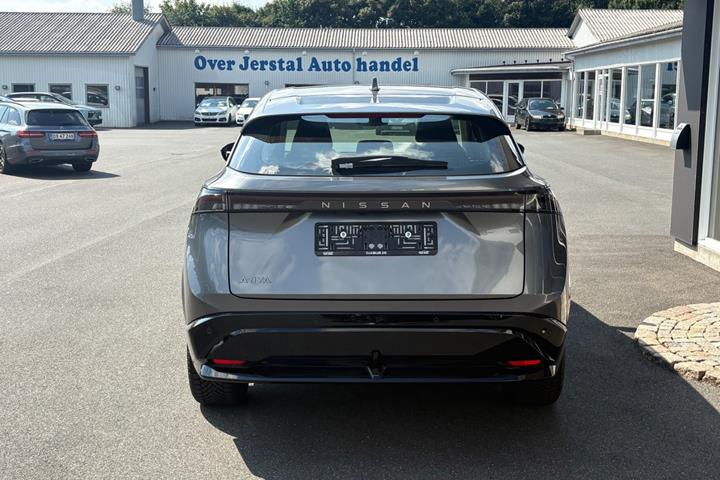 Sølv Nissan Ariya fra 2025