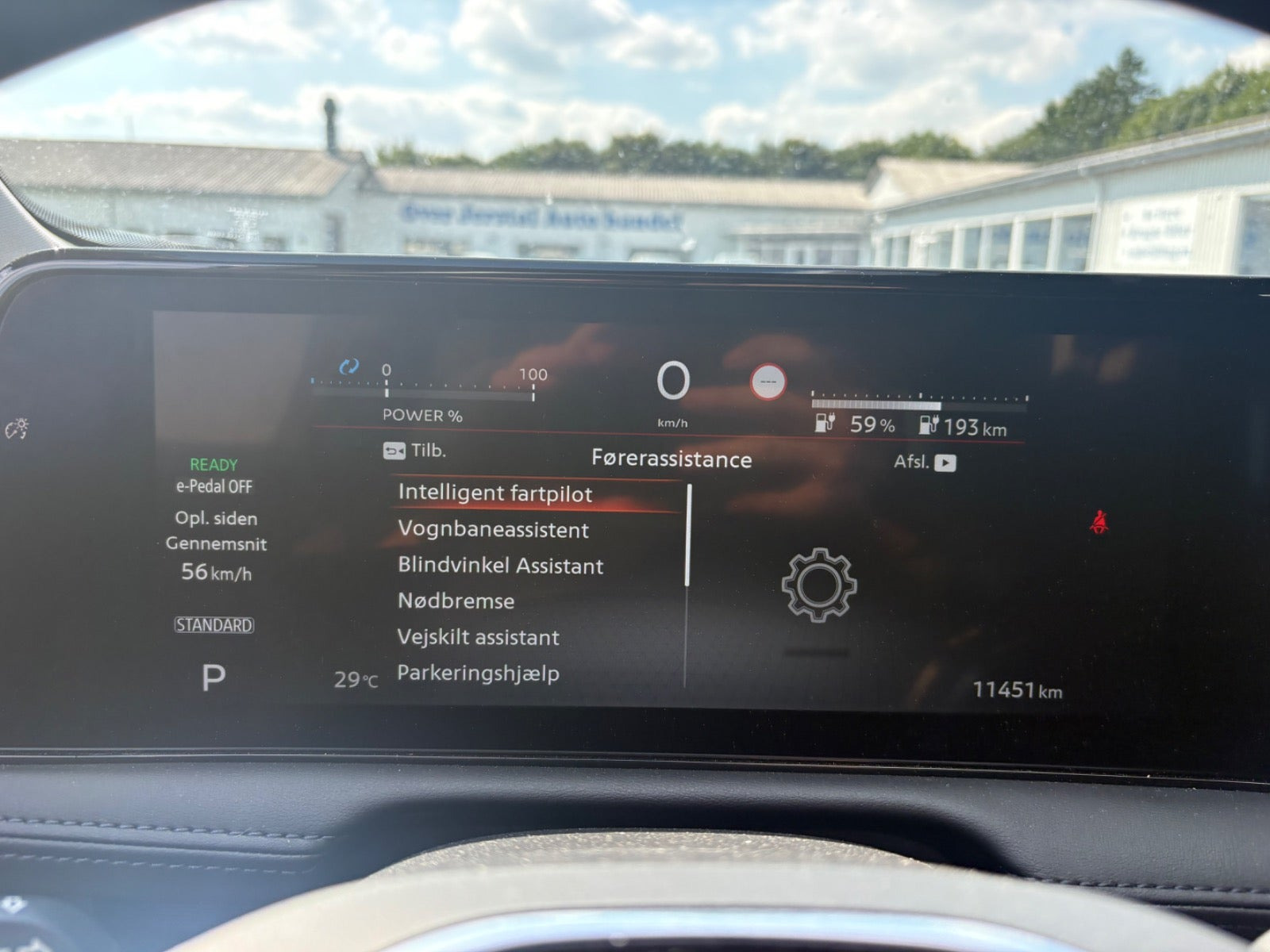 Sølv Nissan Ariya fra 2025
