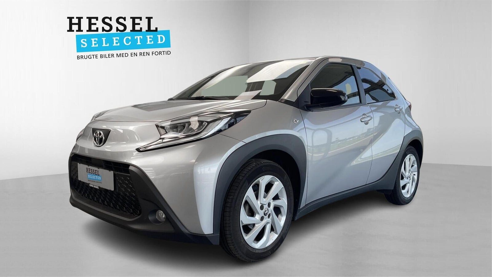 Sølv Toyota Aygo X fra 2024