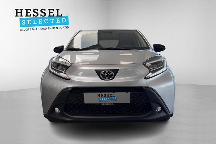 Sølv Toyota Aygo X fra 2024