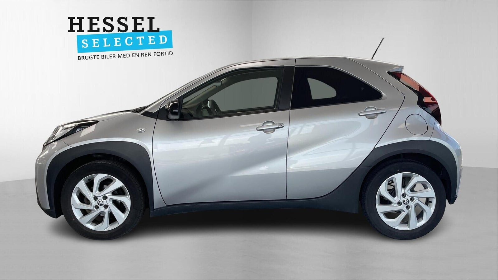 Sølv Toyota Aygo X fra 2024