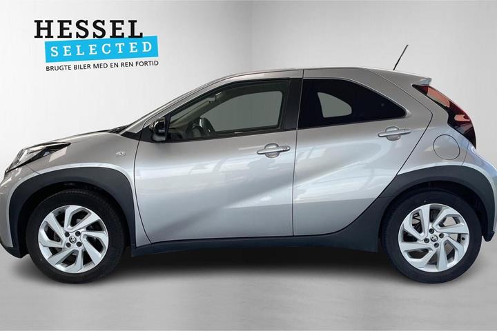 Sølv Toyota Aygo X fra 2024