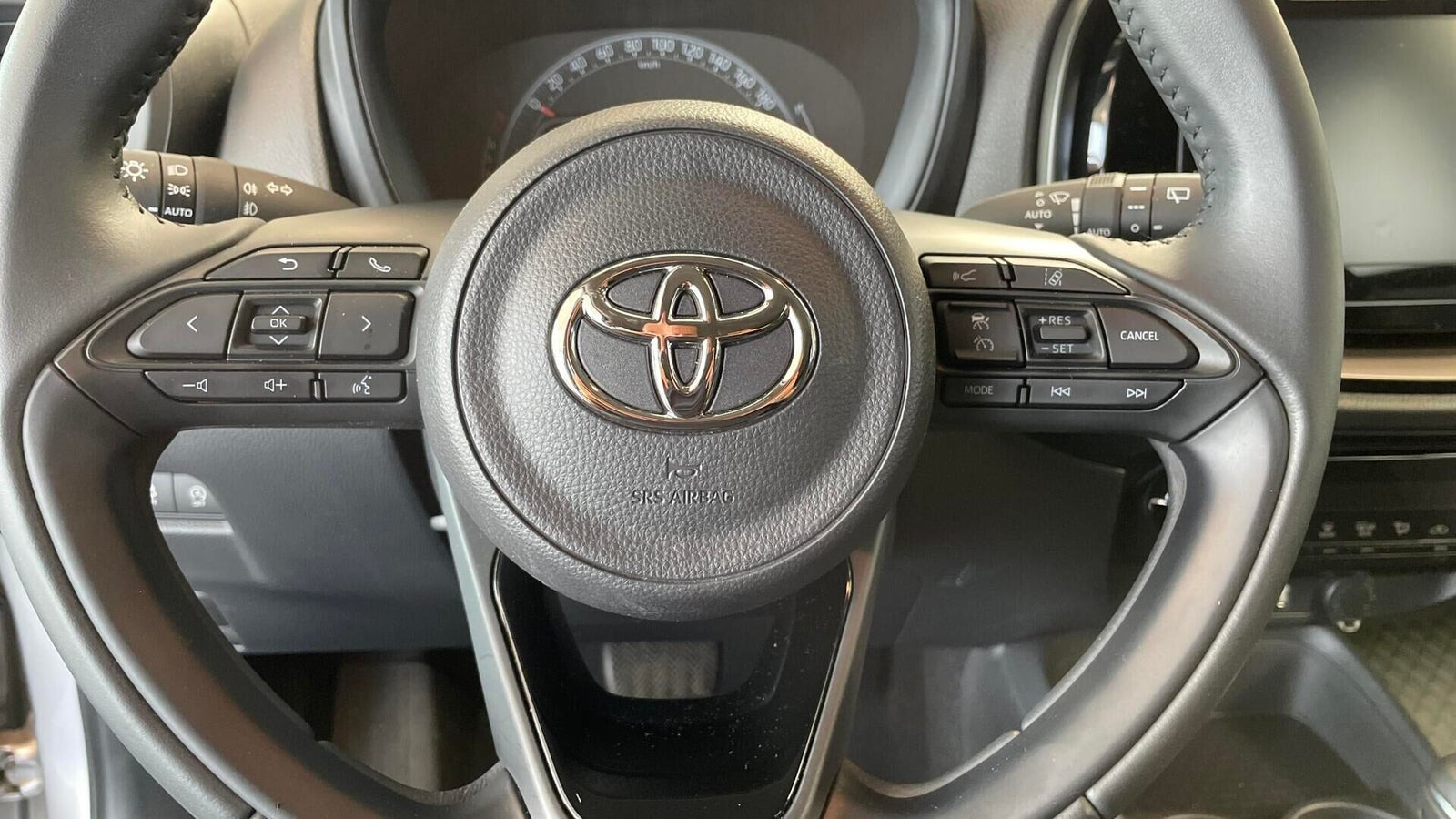 Sølv Toyota Aygo X fra 2024