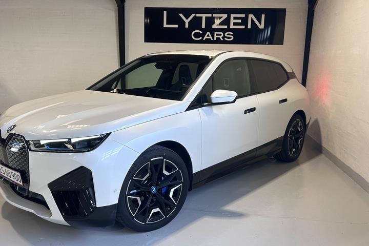Hvid BMW iX fra 2023