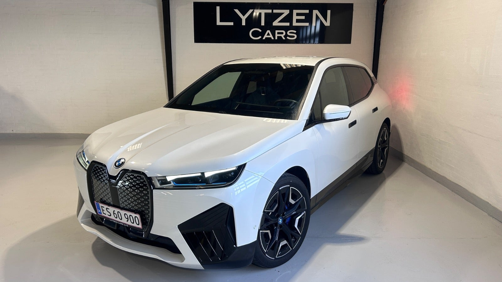 Hvid BMW iX fra 2023