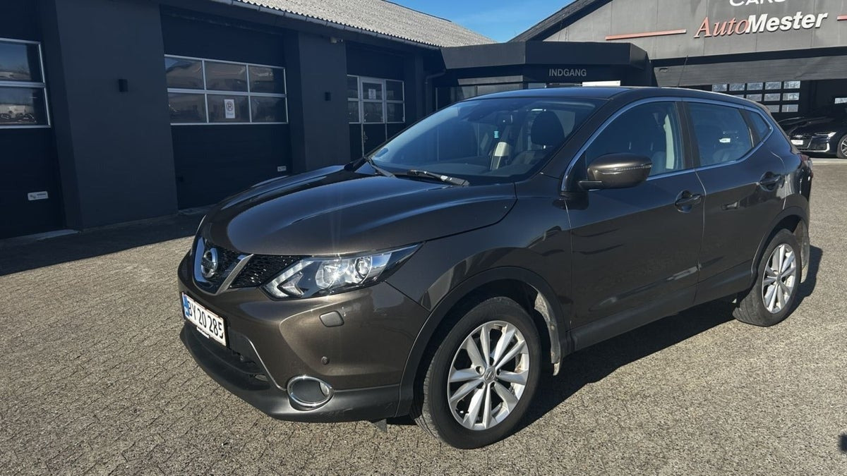 Brun Nissan Qashqai fra 2016