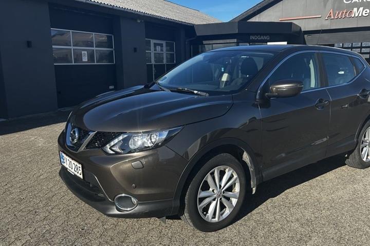 Brun Nissan Qashqai fra 2016