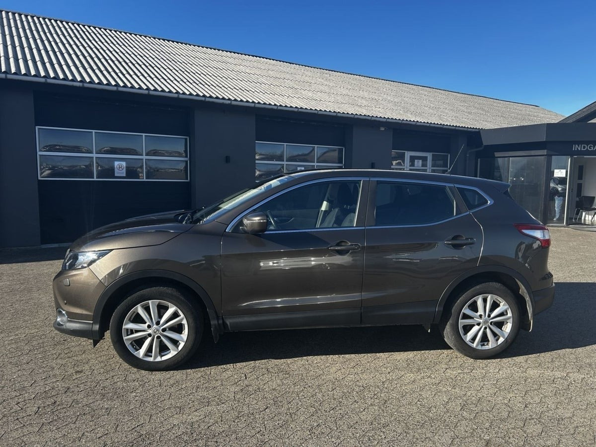 Brun Nissan Qashqai fra 2016