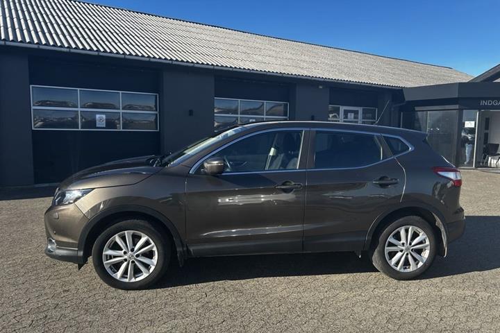 Brun Nissan Qashqai fra 2016