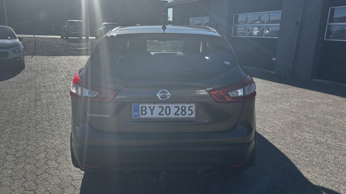 Brun Nissan Qashqai fra 2016