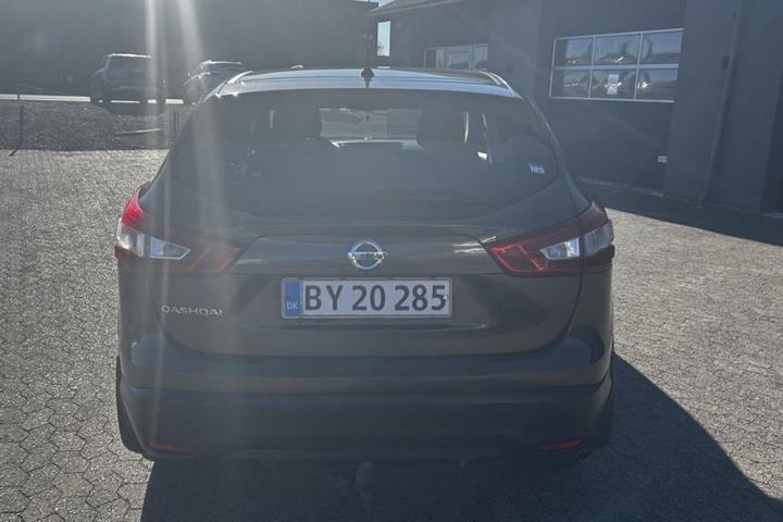 Brun Nissan Qashqai fra 2016