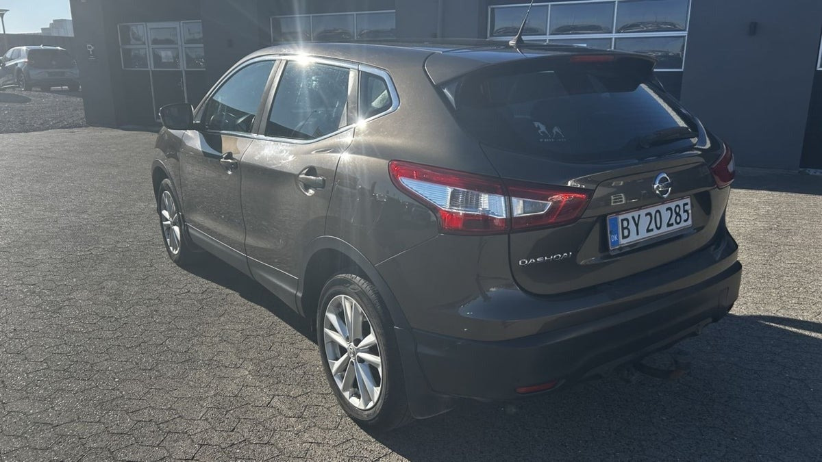 Brun Nissan Qashqai fra 2016