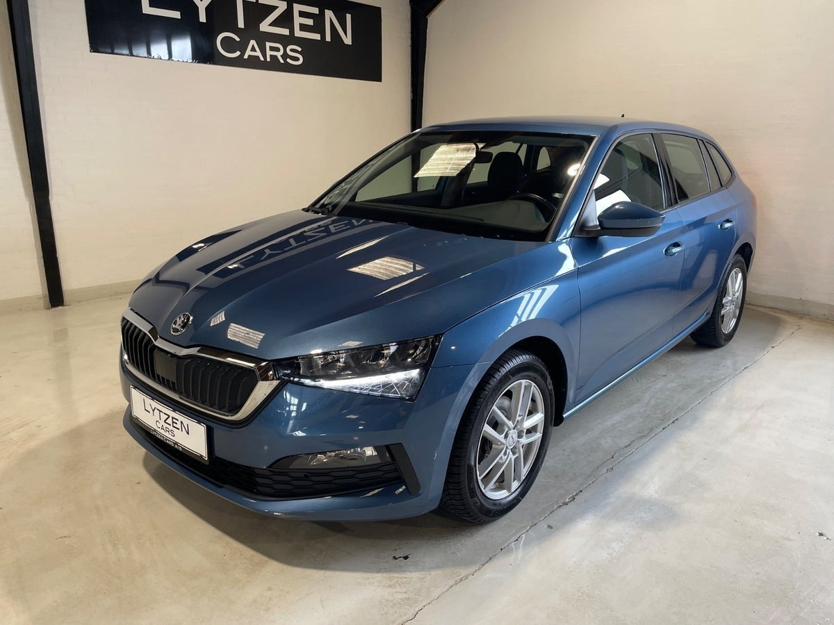 Blå Skoda Scala fra 2022