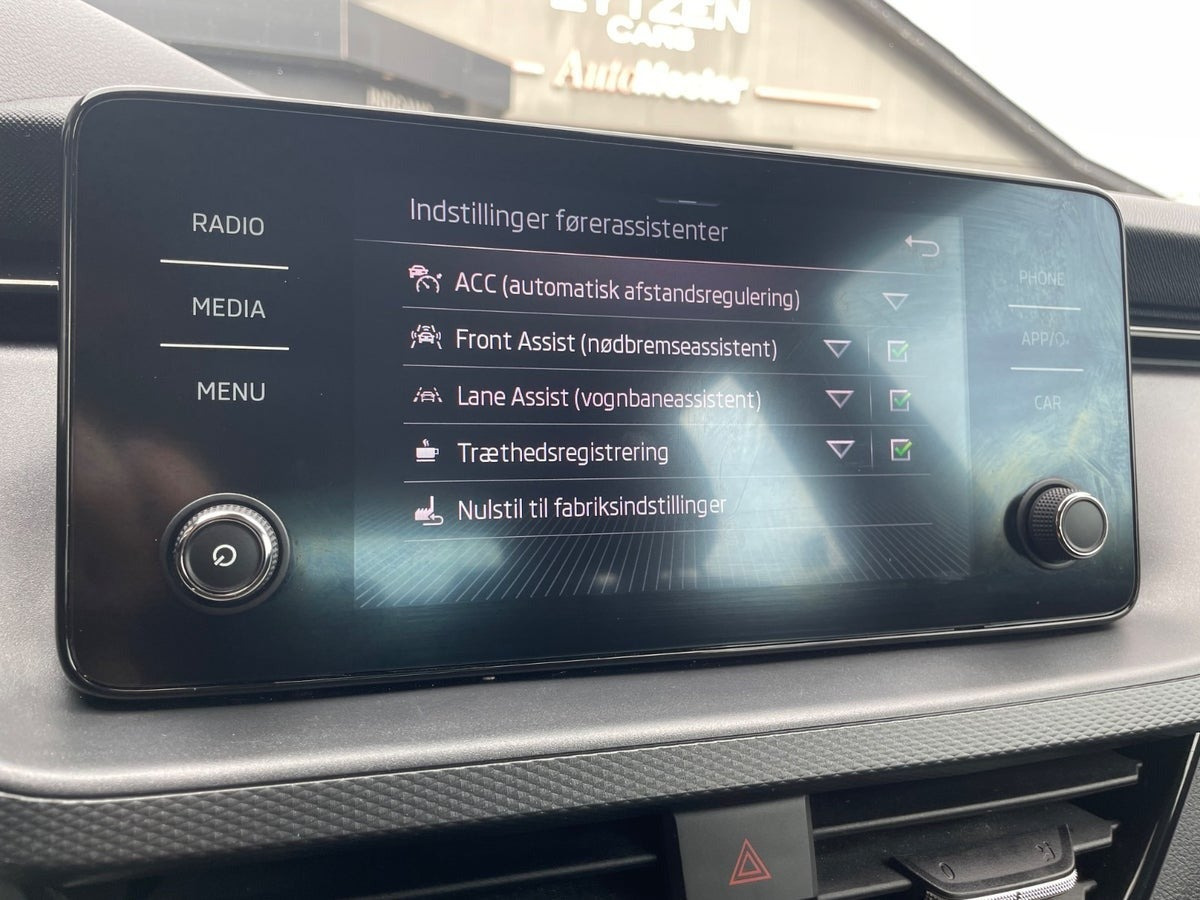 Blå Skoda Scala fra 2022
