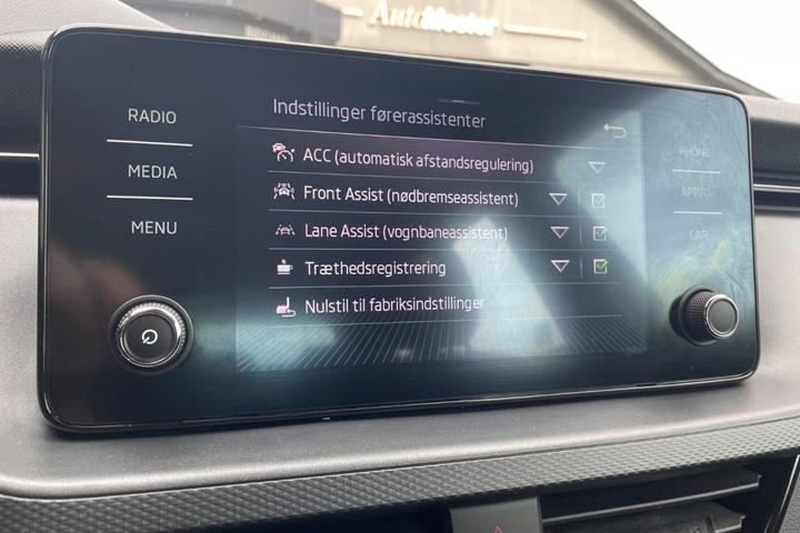 Blå Skoda Scala fra 2022