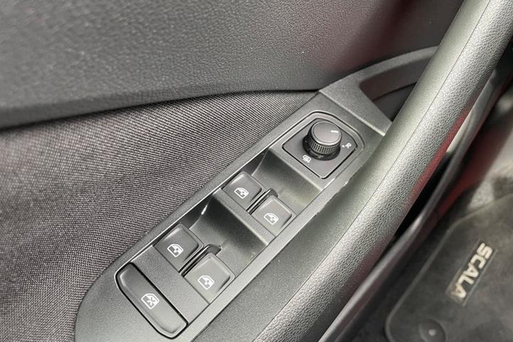 Blå Skoda Scala fra 2022