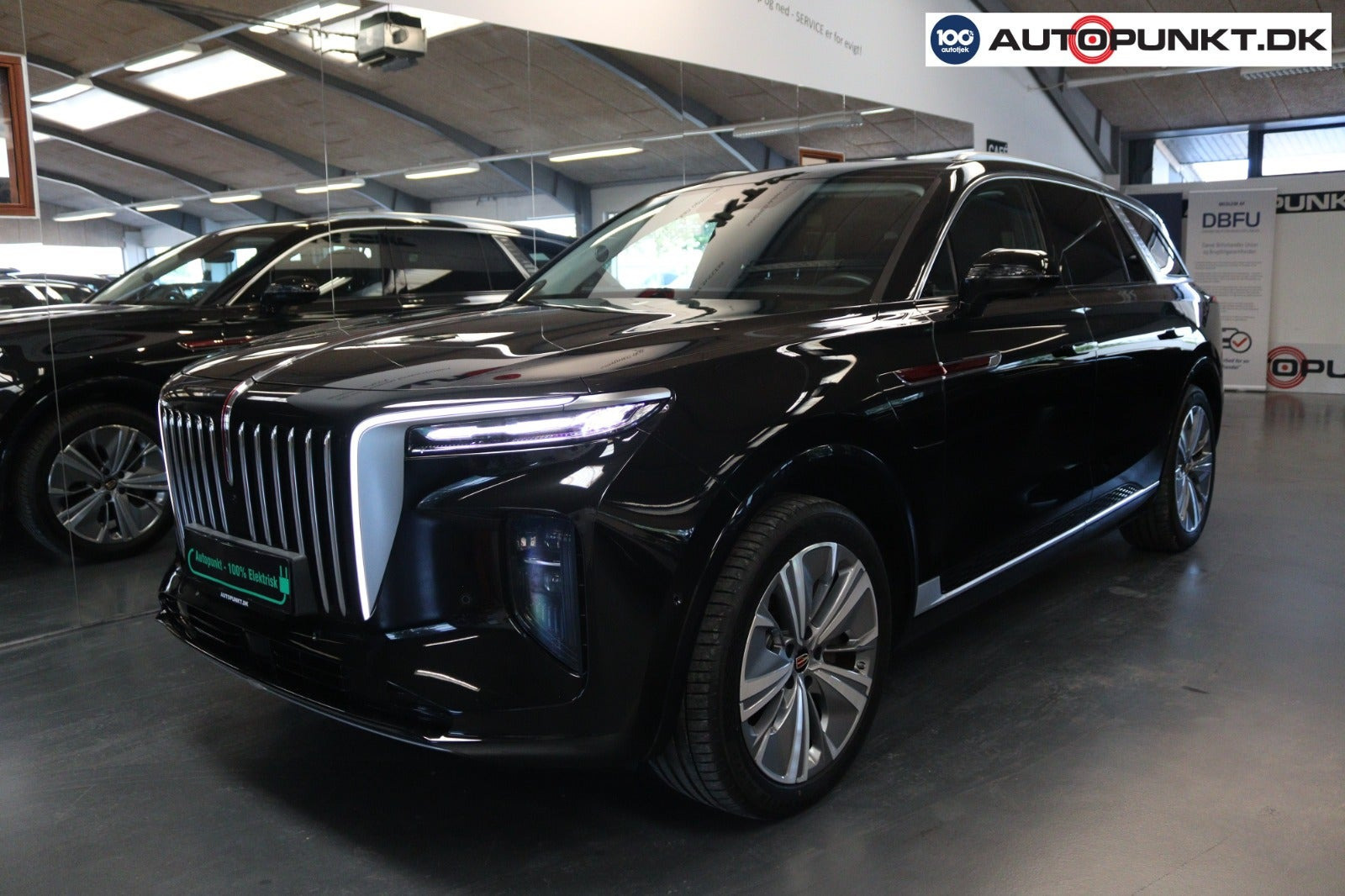 Sort Hongqi E-HS9 fra 2024