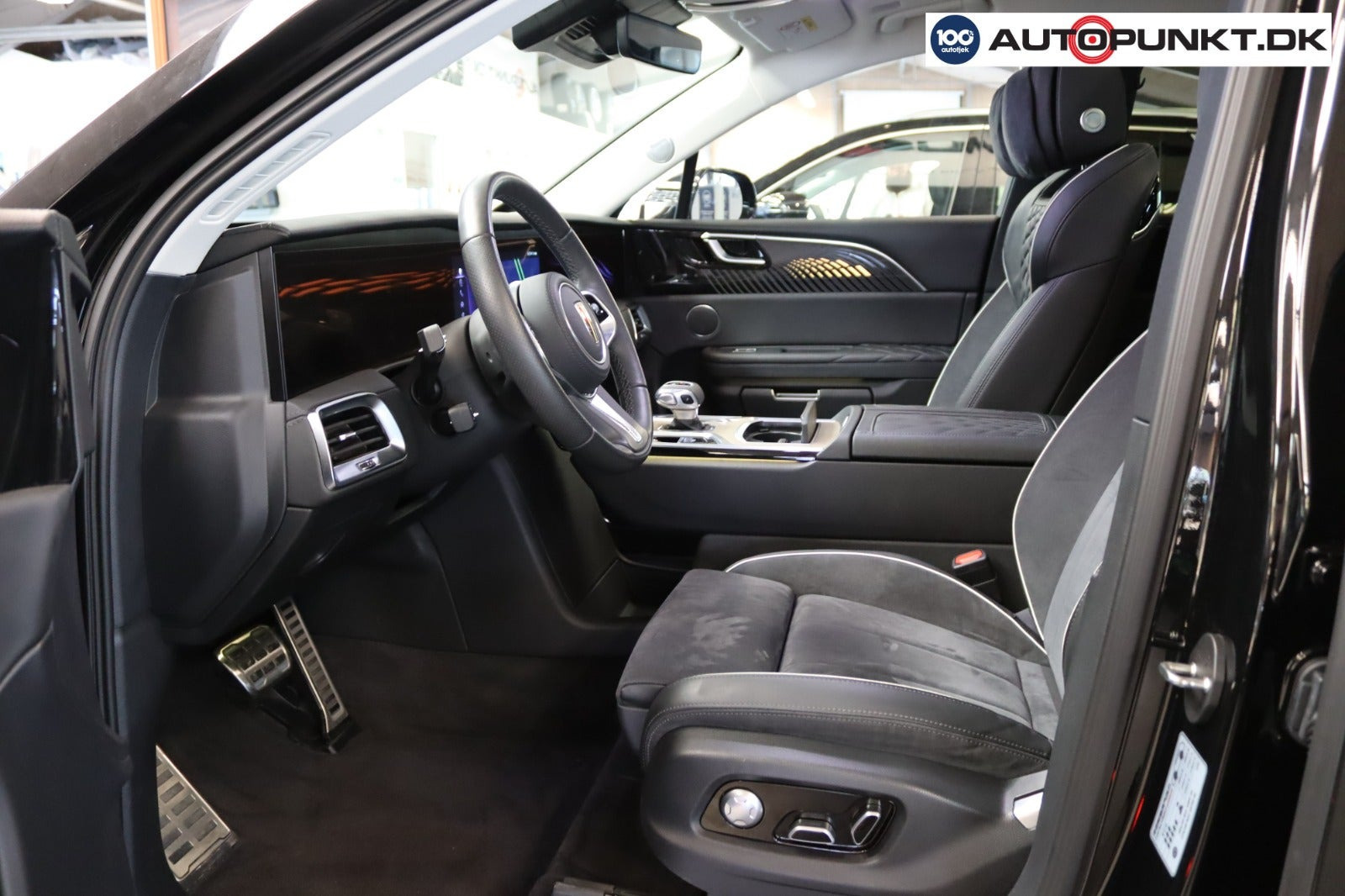 Sort Hongqi E-HS9 fra 2024