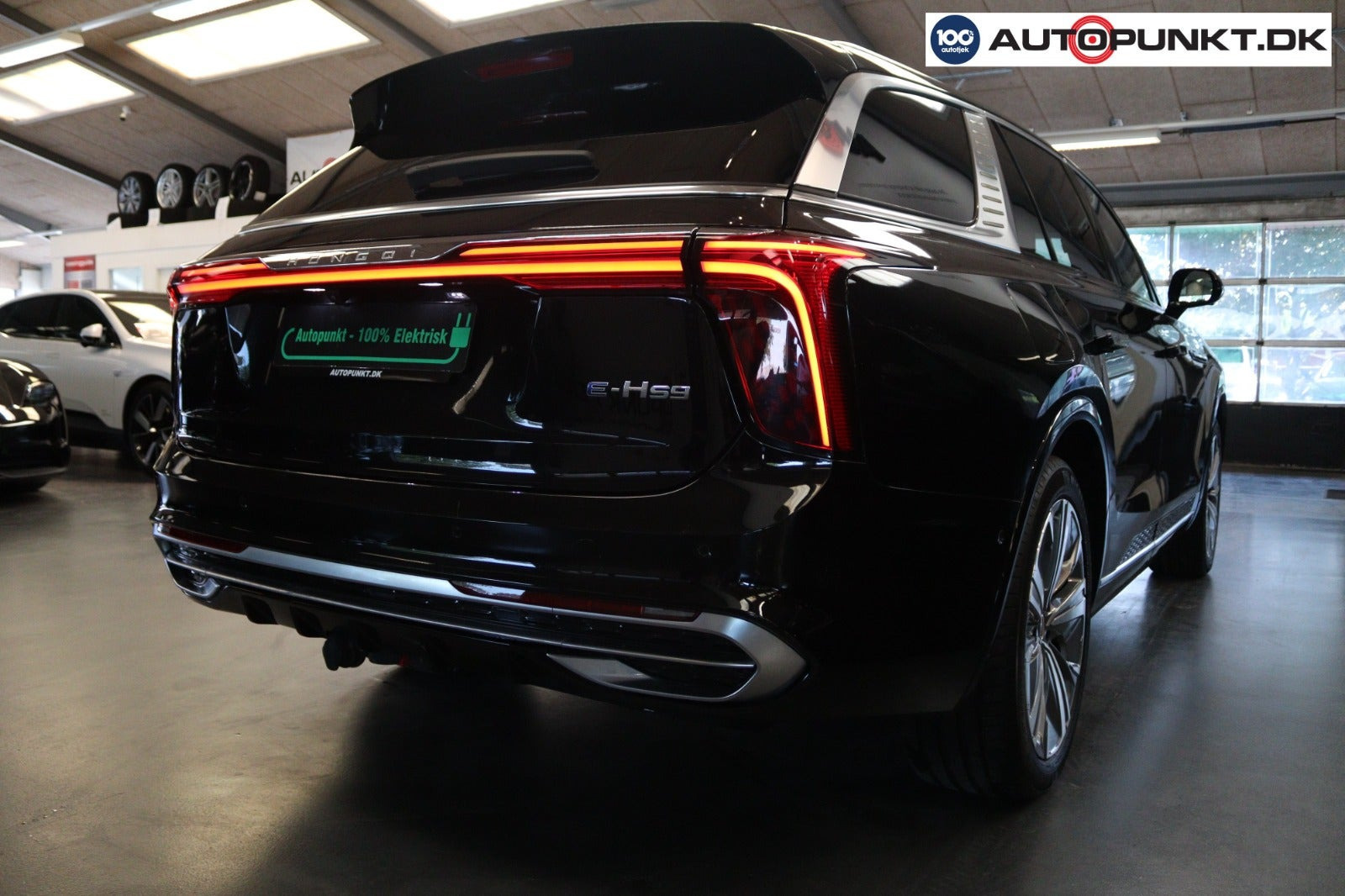 Sort Hongqi E-HS9 fra 2024