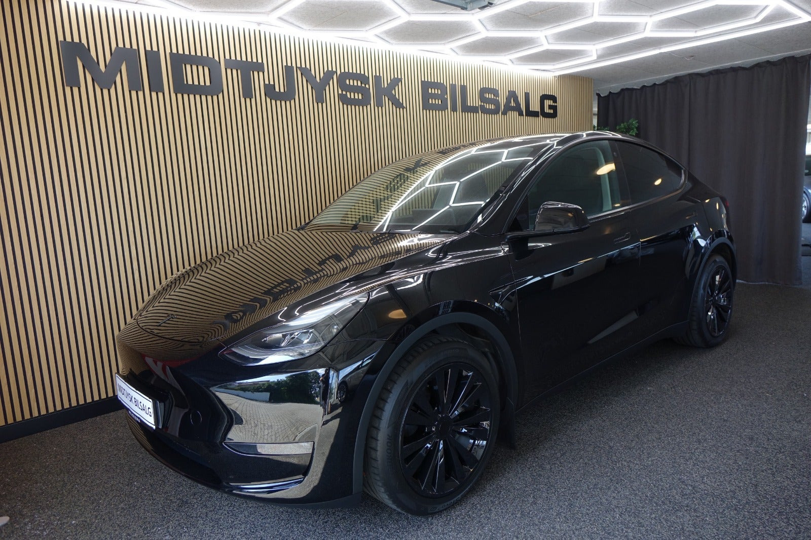 Tesla Model Y Long Range AWD