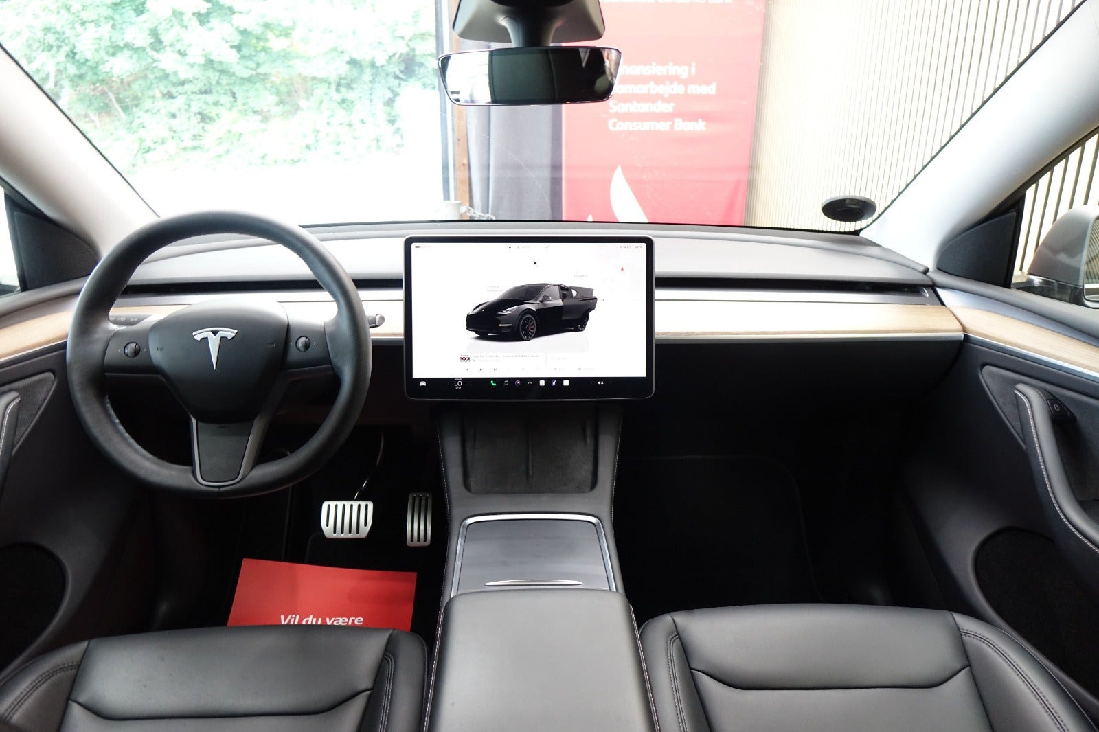 Sort Tesla Model Y fra 2022