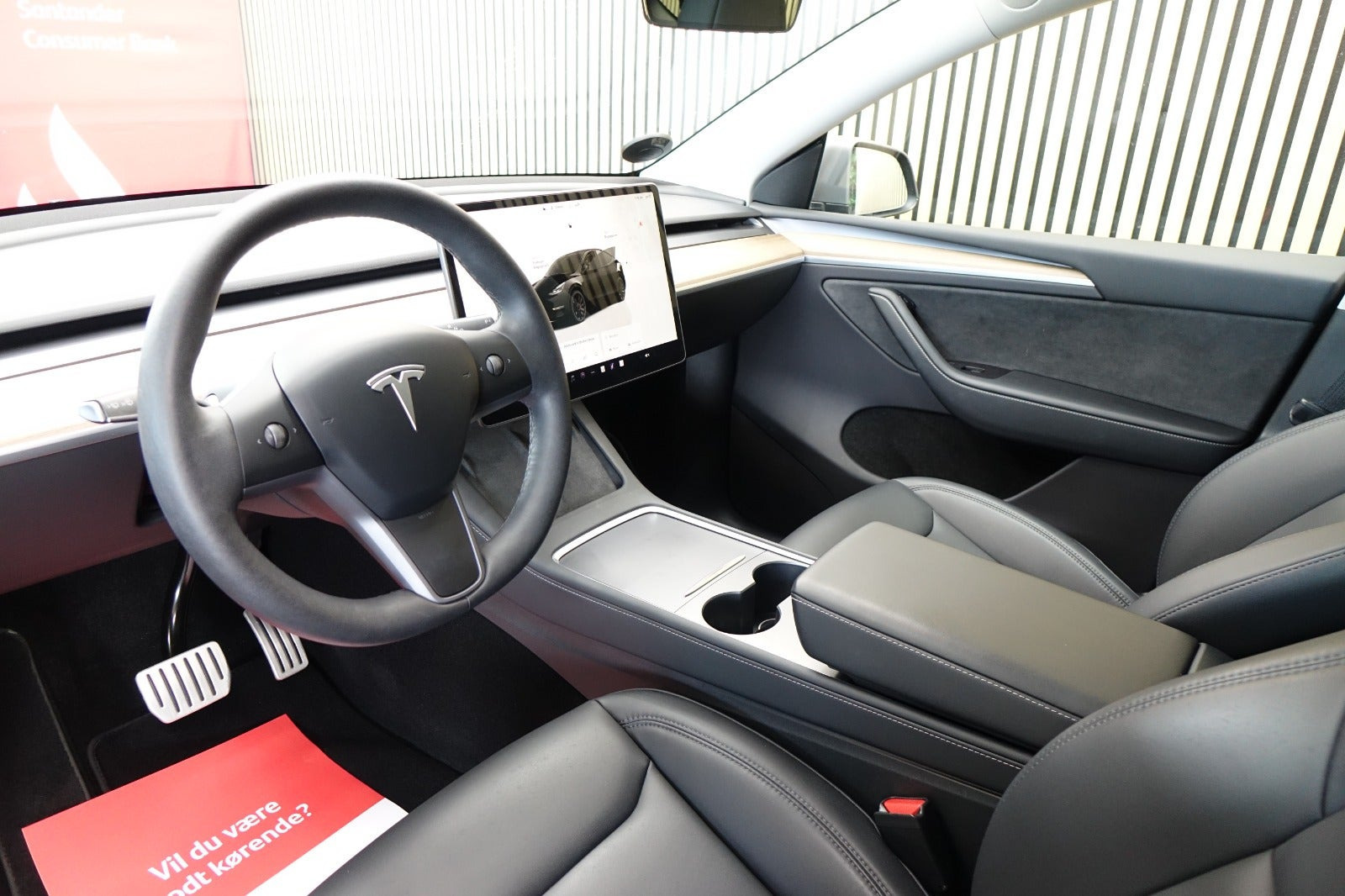 Sort Tesla Model Y fra 2022