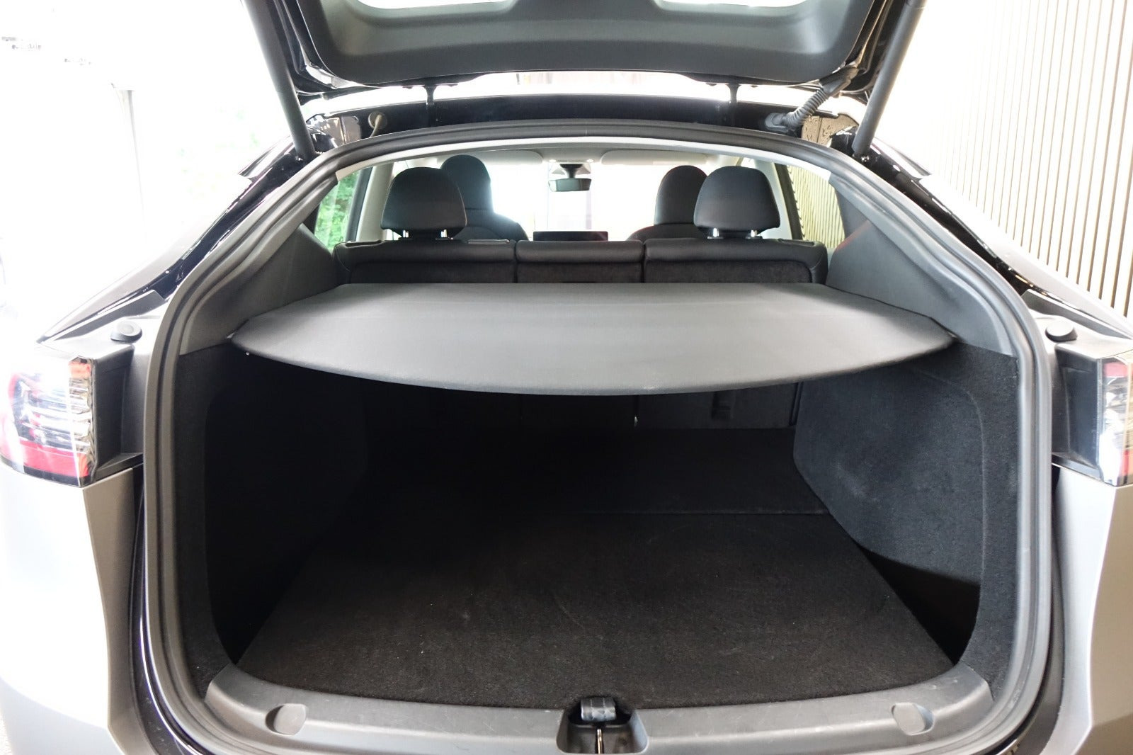 Sort Tesla Model Y fra 2022