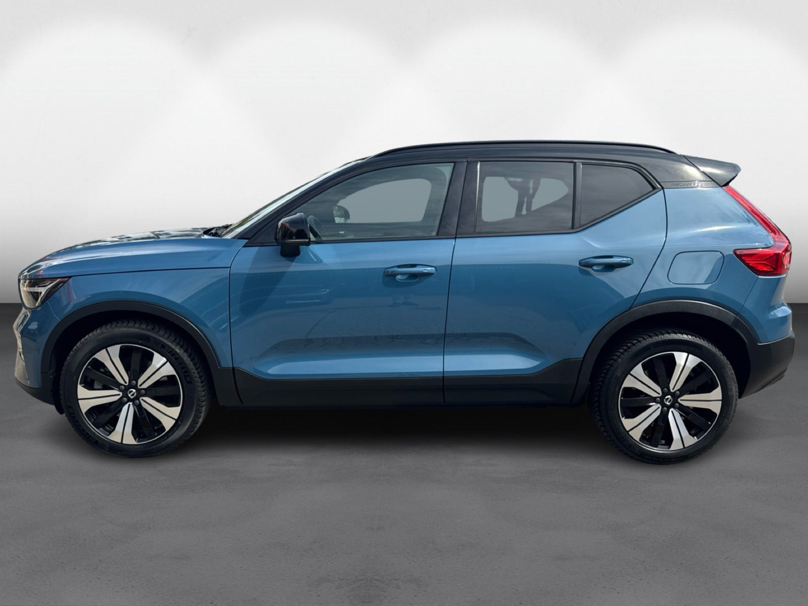 Blå Volvo XC40 fra 2023
