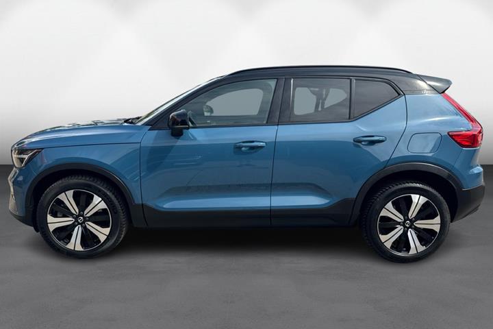 Blå Volvo XC40 fra 2023