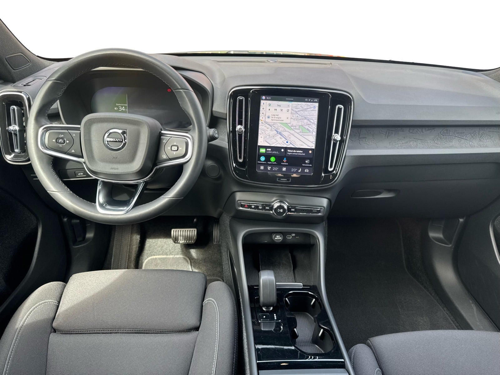 Blå Volvo XC40 fra 2023