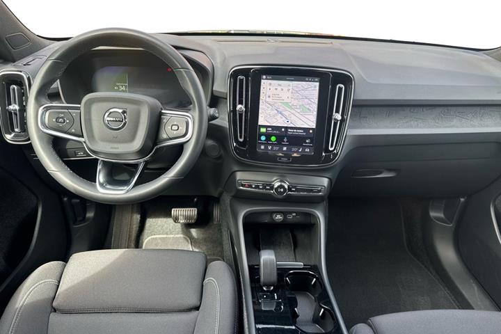 Blå Volvo XC40 fra 2023