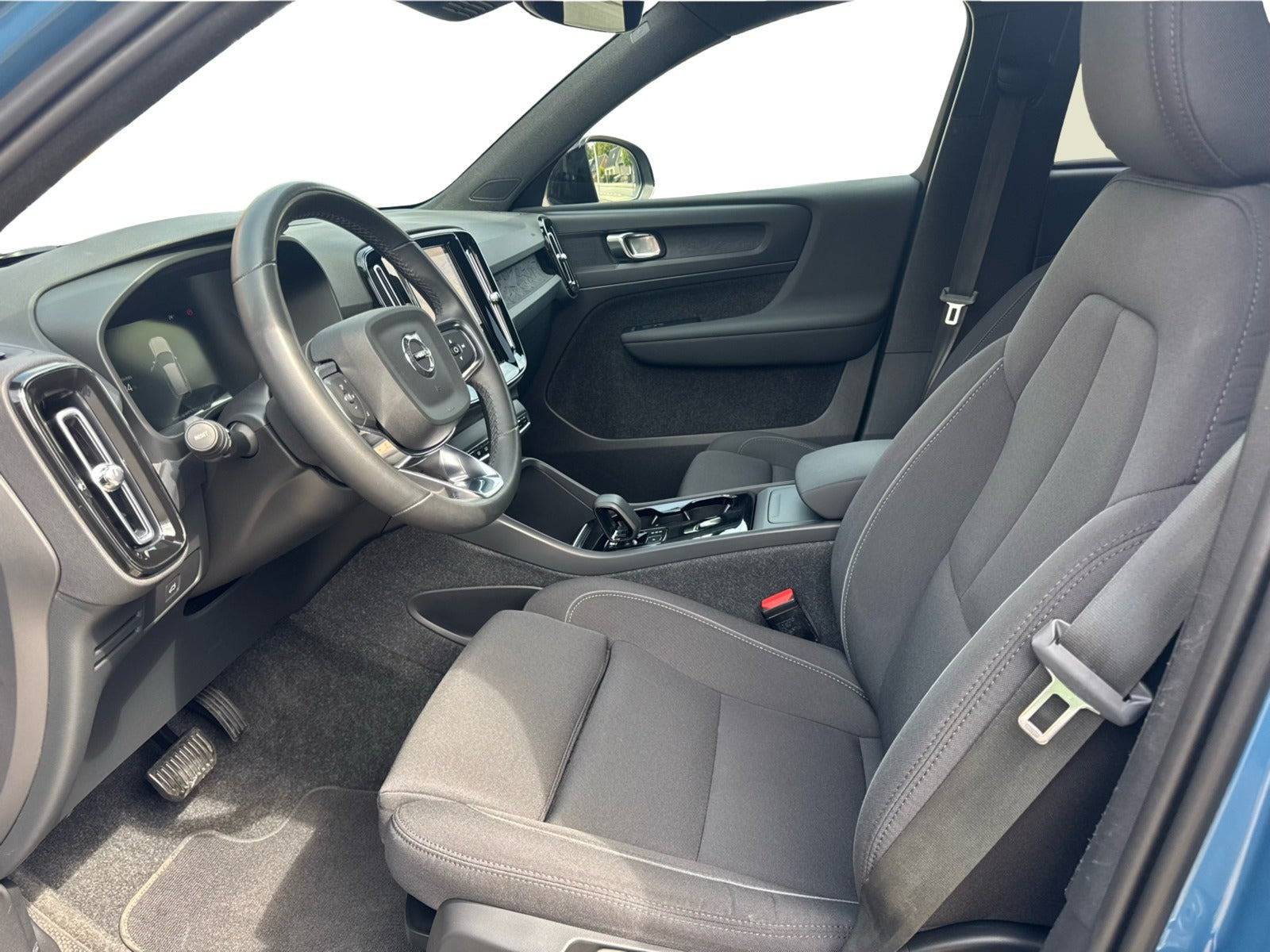 Blå Volvo XC40 fra 2023
