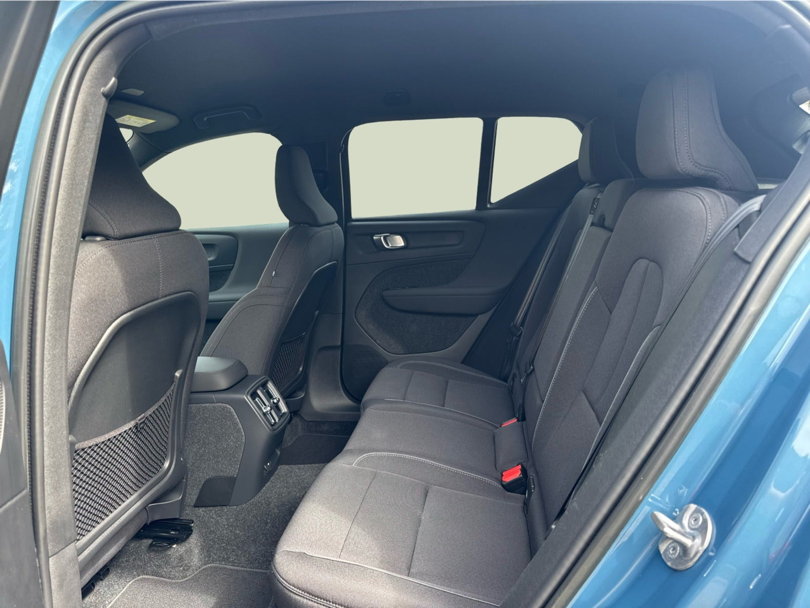 Blå Volvo XC40 fra 2023
