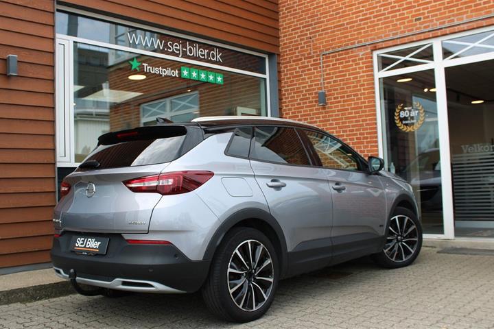 Grå Opel Grandland X fra 2021