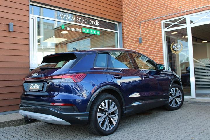 Blå Audi Q4 e-tron fra 2021