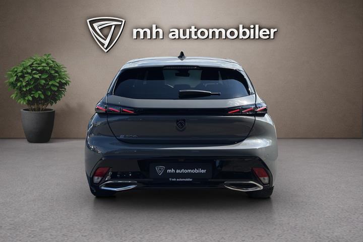 Grå Peugeot E-308 fra 2024