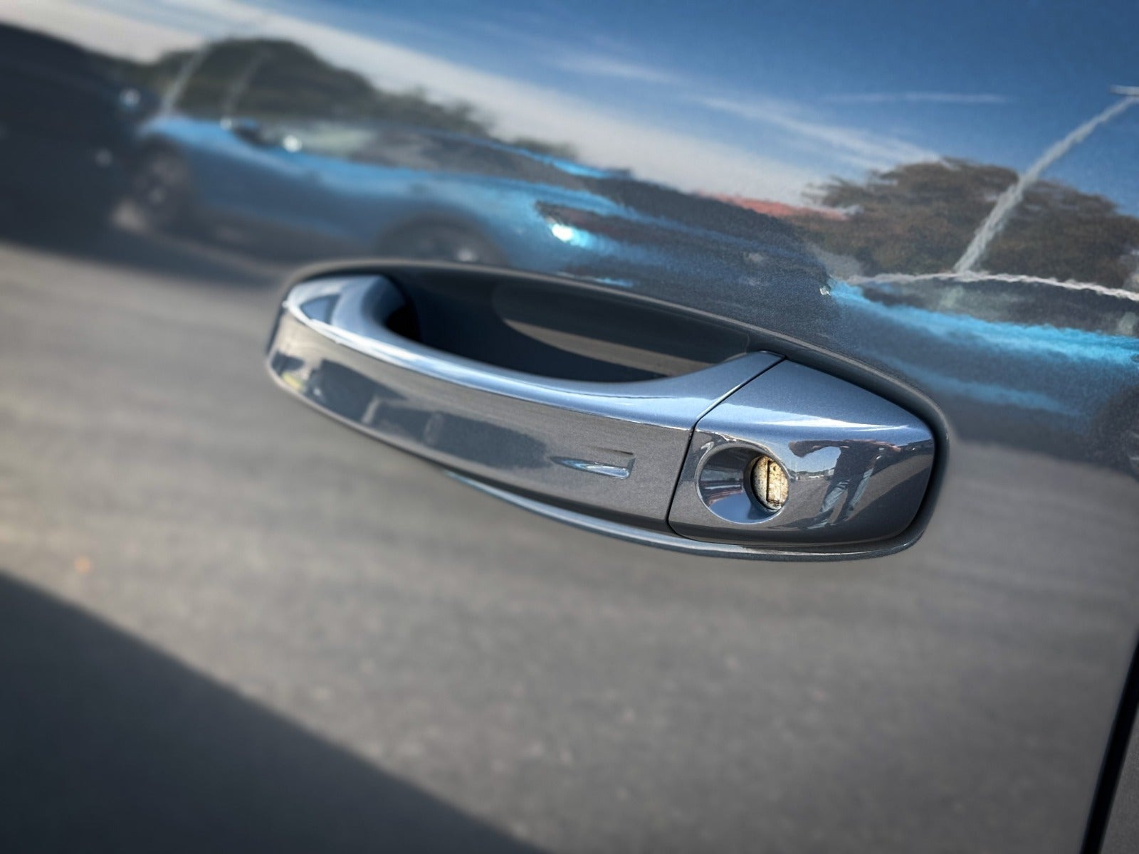 Grå Peugeot E-308 fra 2024