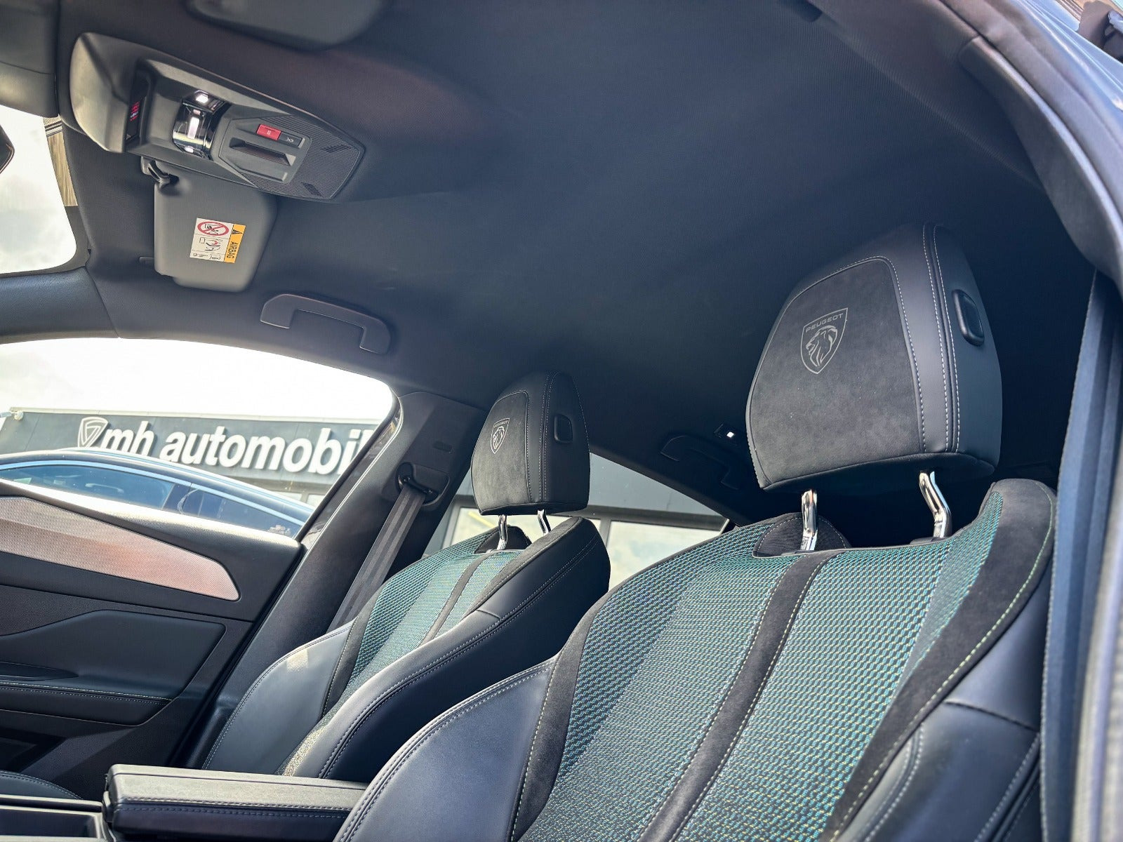 Grå Peugeot E-308 fra 2024