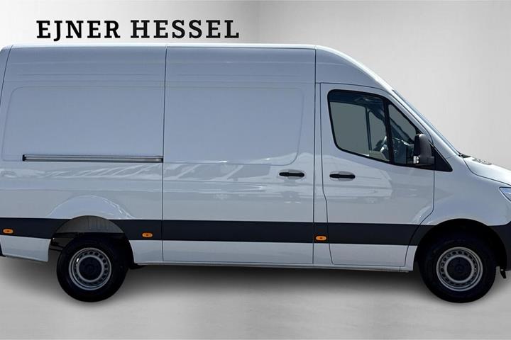 Hvid Mercedes Sprinter 317 fra 2025