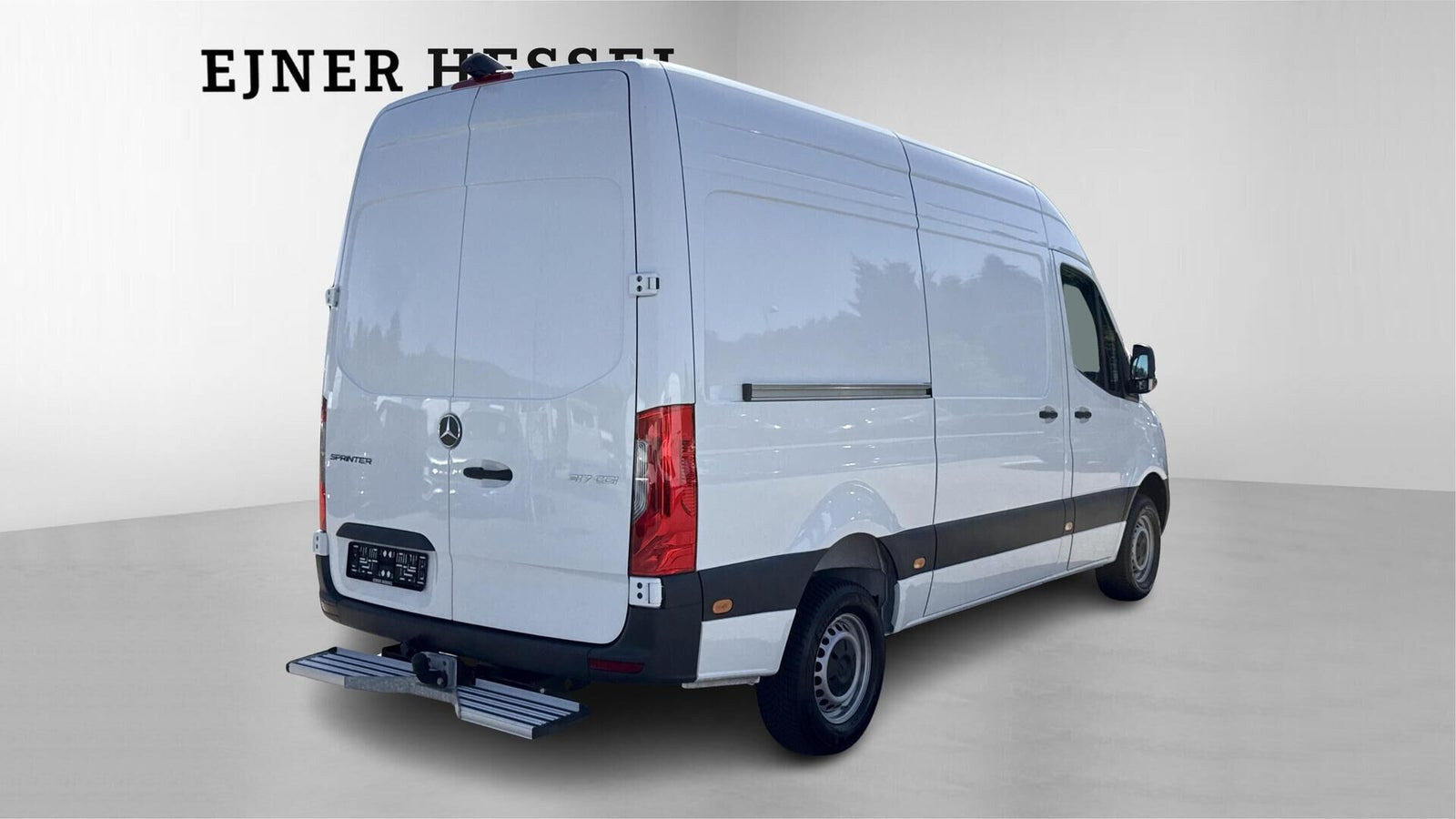Hvid Mercedes Sprinter 317 fra 2025