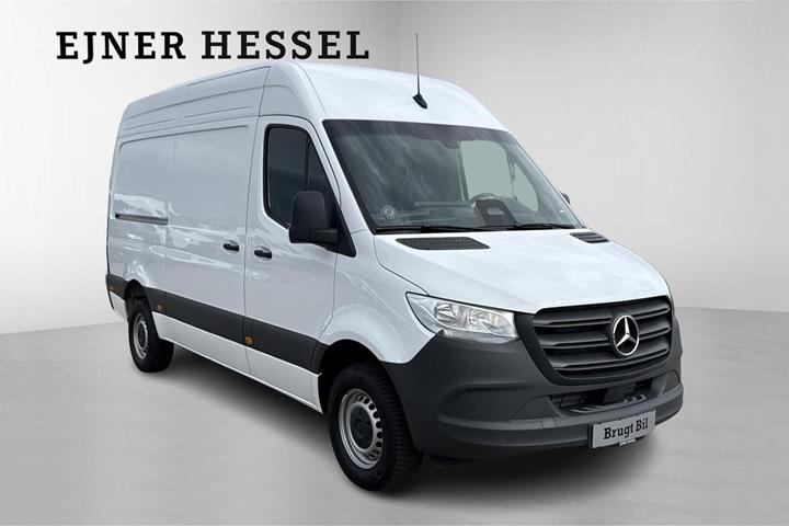 Hvid Mercedes Sprinter 317 fra 2025