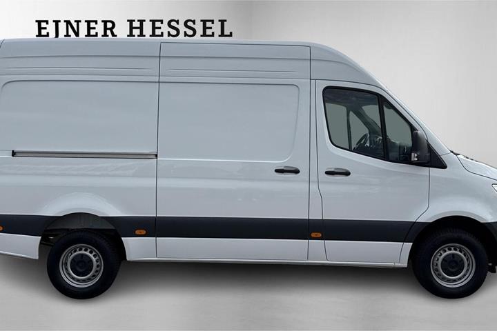 Hvid Mercedes Sprinter 317 fra 2025