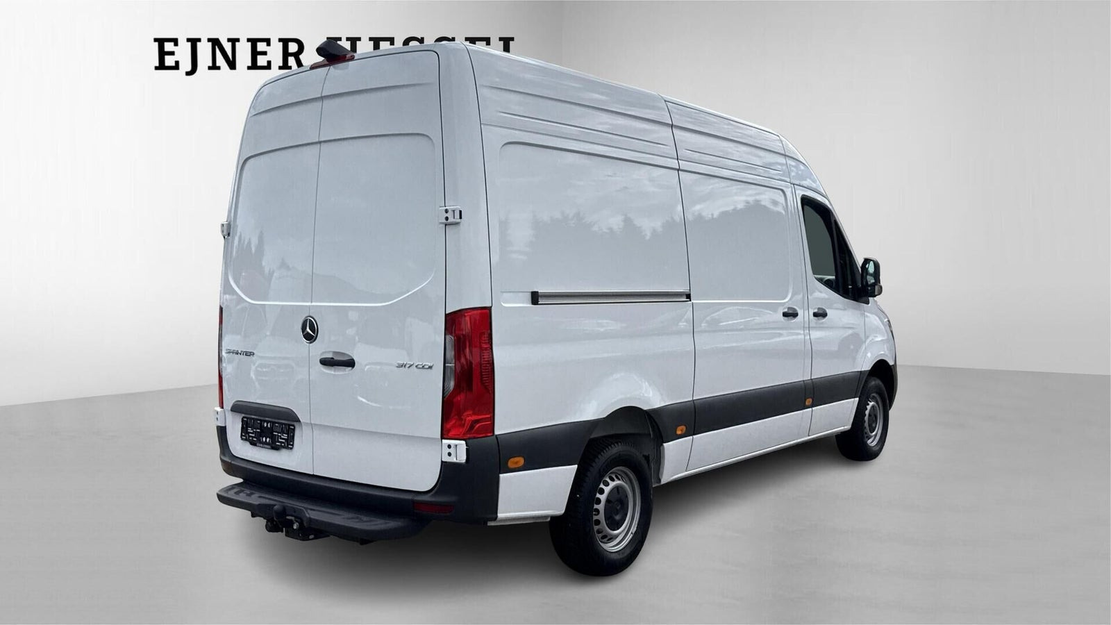 Hvid Mercedes Sprinter 317 fra 2025