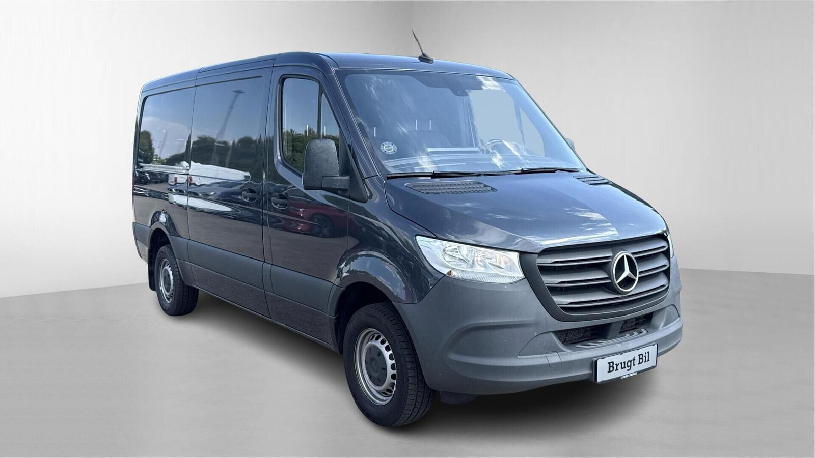 Grå Mercedes Sprinter 317 fra 2022