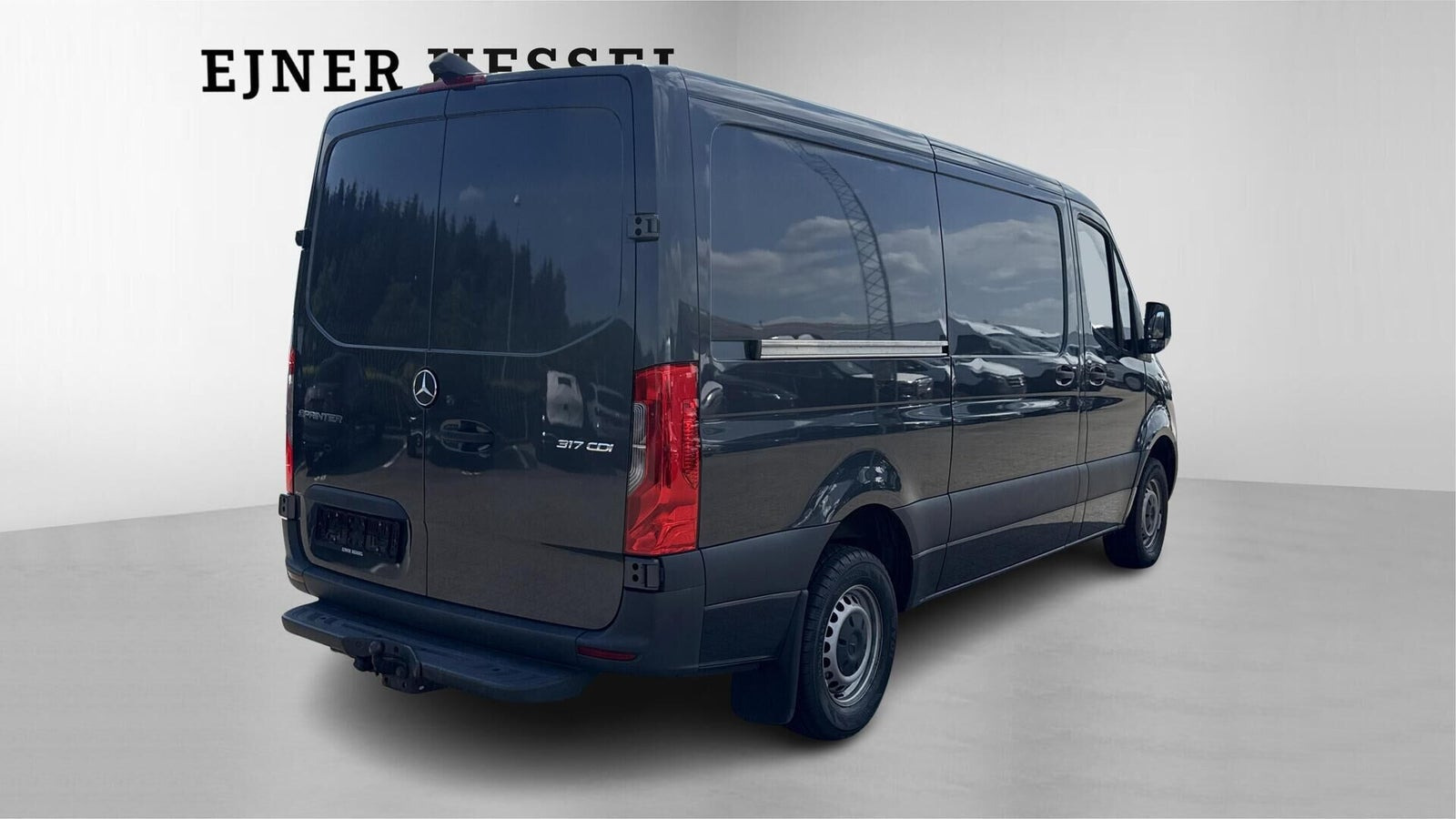 Grå Mercedes Sprinter 317 fra 2022