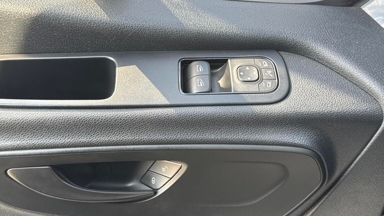 Grå Mercedes Sprinter 317 fra 2022