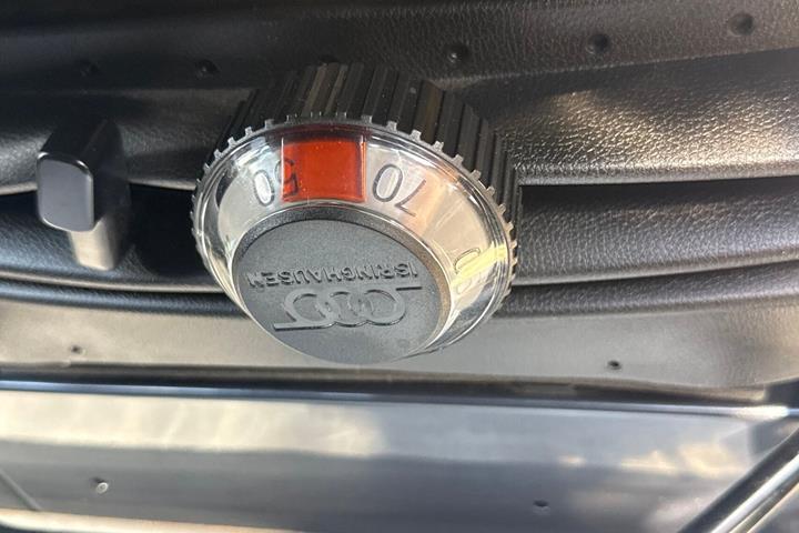 Grå Mercedes Sprinter 317 fra 2022