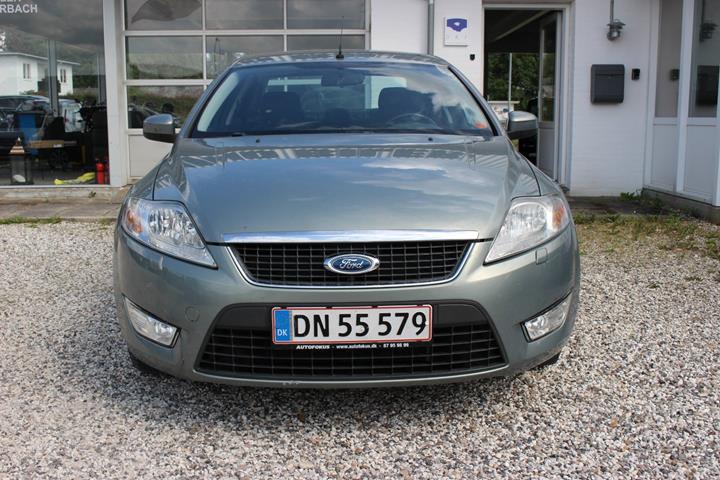 Grå Ford Mondeo fra 2009